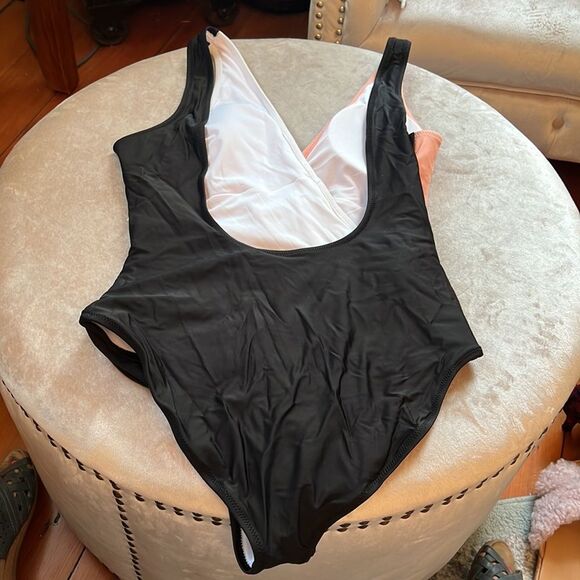 Like new! Cupshe Sz L Color Block U back 1Pc Swimsuit - Picture 5 of 8